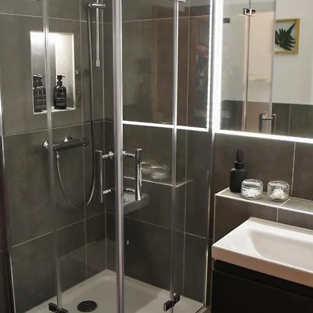 Stilvolle 2-zimmer-wohnung - Ruhig - Smart - Nahe Zentrum
