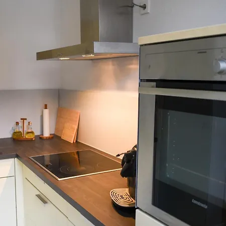 Stilvolle 2-zimmer-wohnung - Ruhig - Smart - Nahe Zentrum Lägenhet